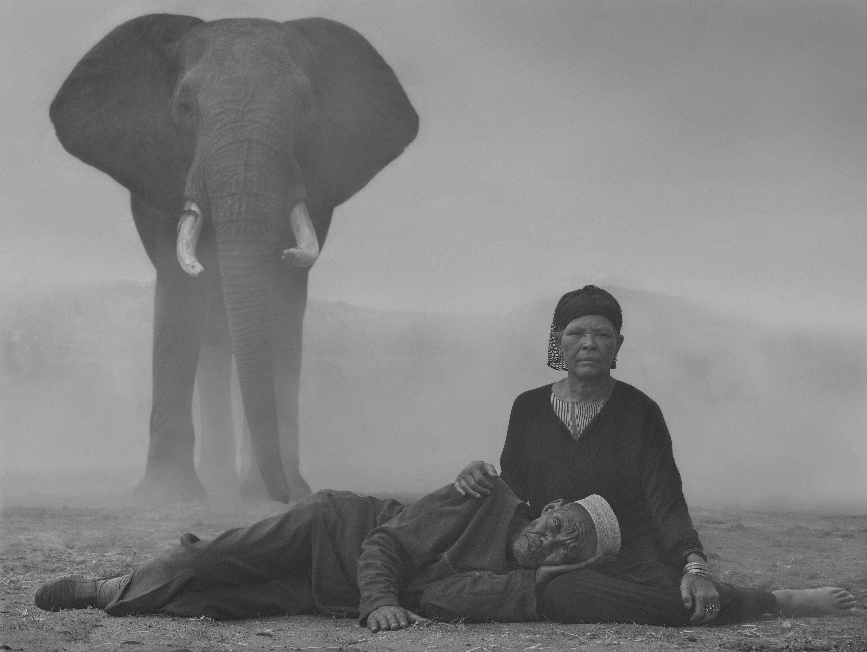 siedzimy razem przed końcem dnia. Nick Brandt, praca 5.