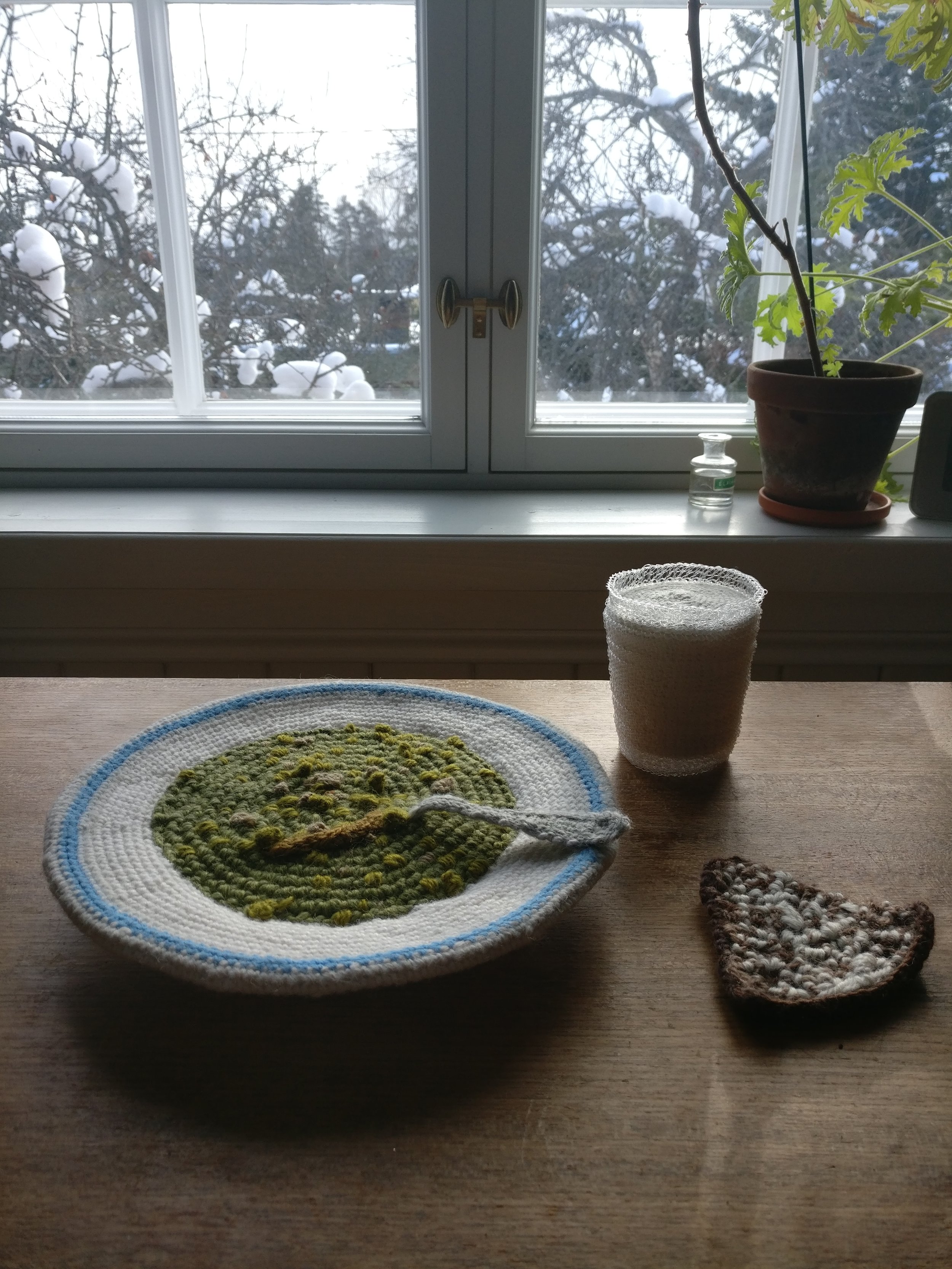 sąsiad utkany z włóczki. Liisa Hietanen, praca 5.