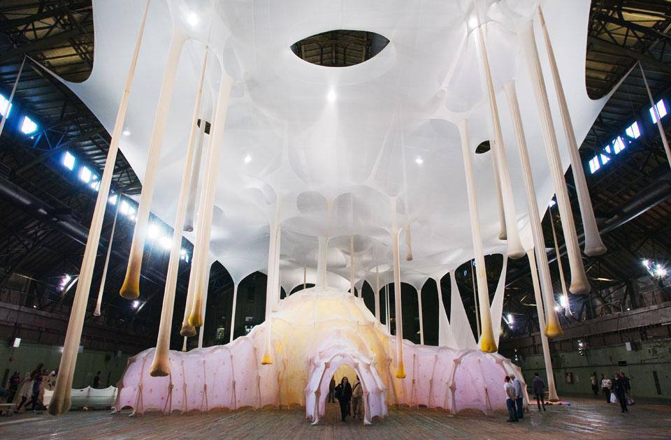 wejdź, to trochę jak ciało. Ernesto Neto, praca 3.