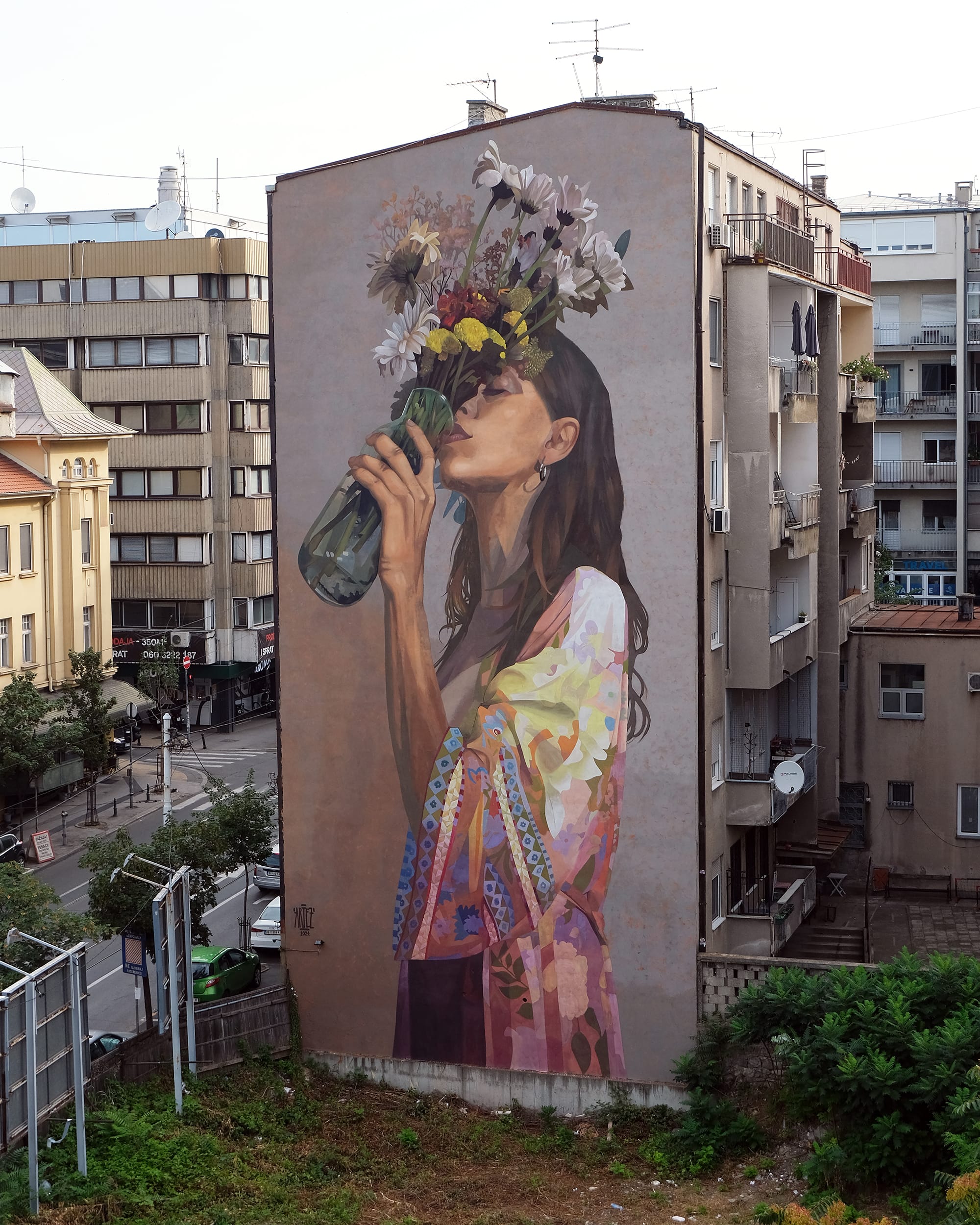 ściana wygina się w tańcu. Artez, praca 10.