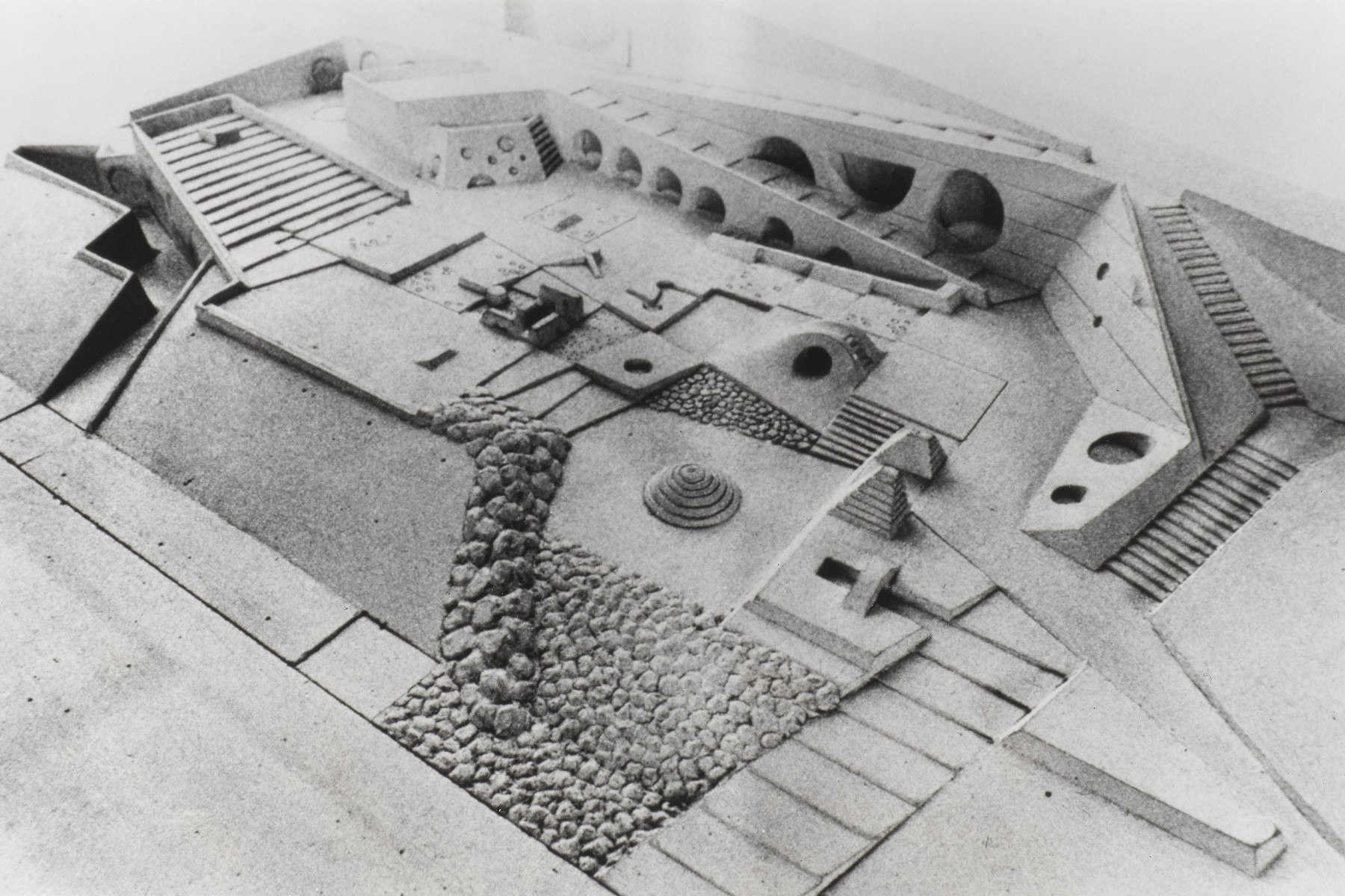 rzeźba chce się z nami bawić. Isamu Noguchi, praca 9.