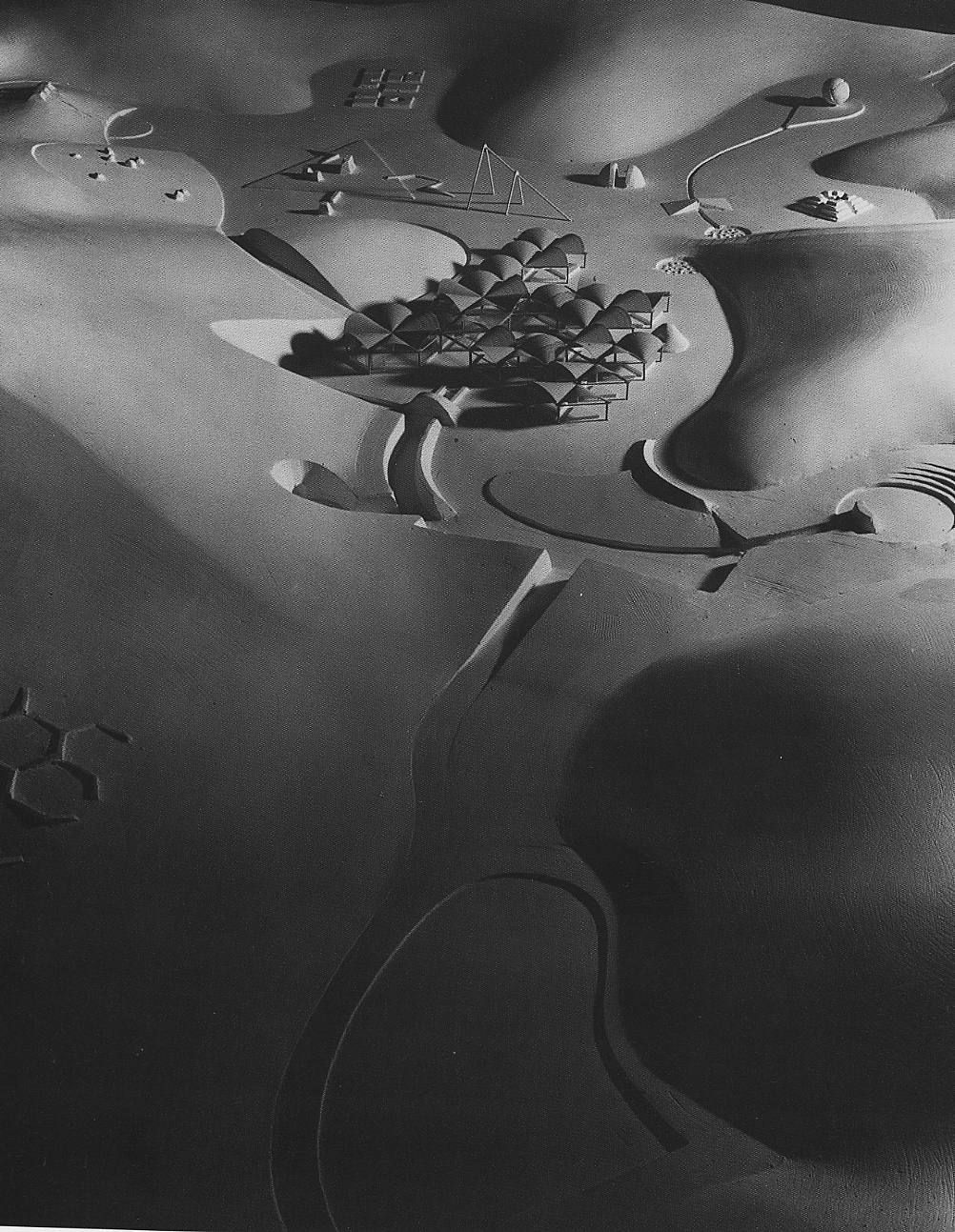 rzeźba chce się z nami bawić. Isamu Noguchi, praca 10.