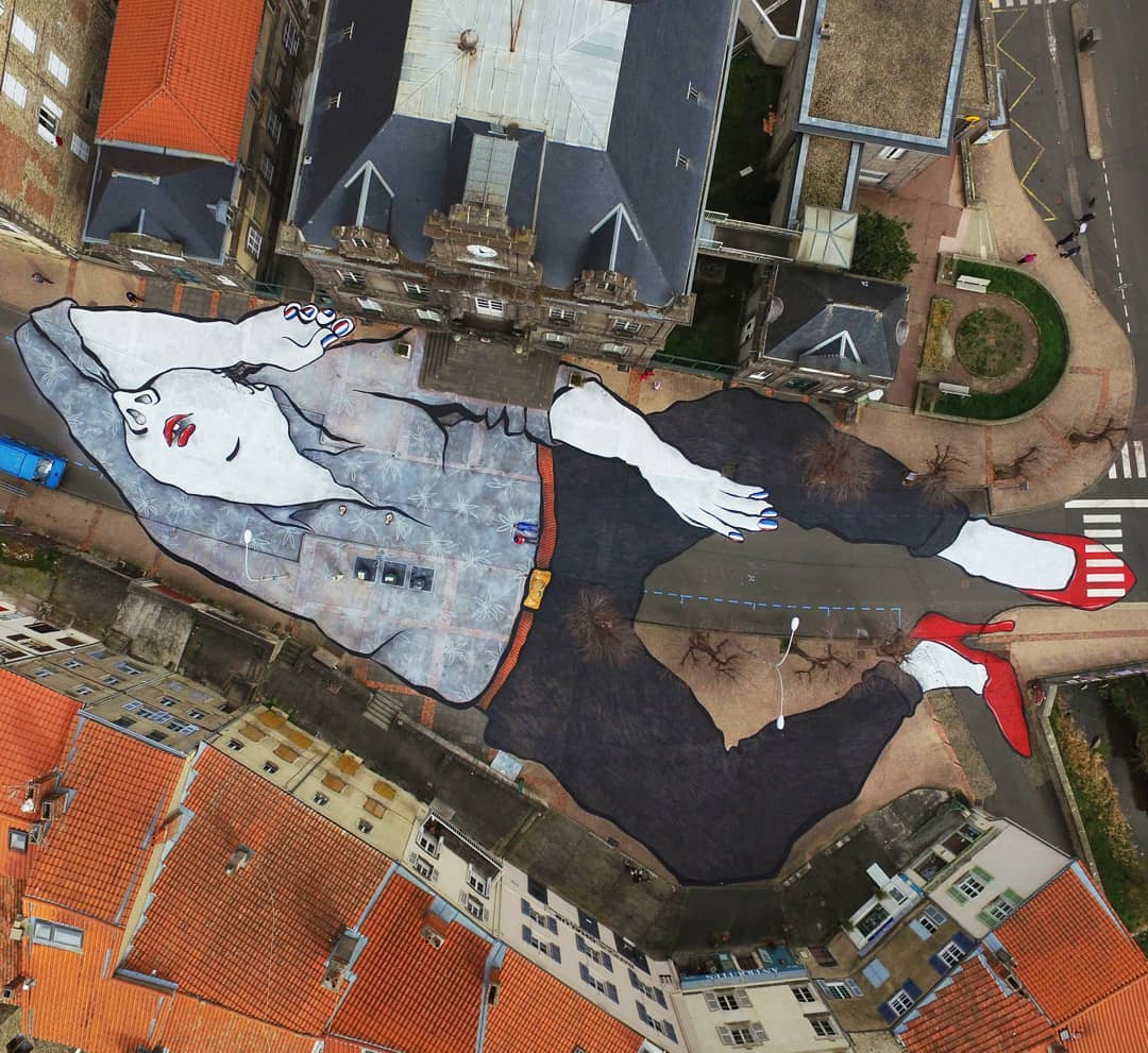 olbrzym zasnął na dachu. Ella & Pitr, praca 4.