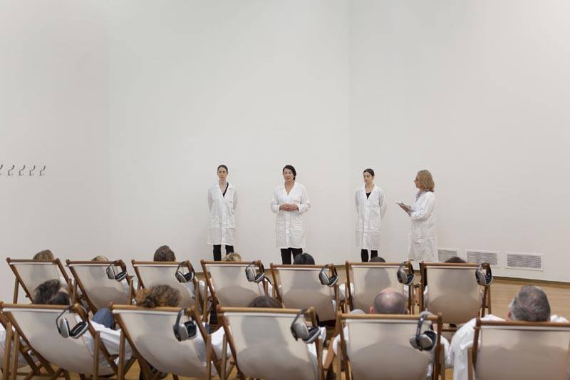 zostań tu przez chwilę. Marina Abramović, praca 6.