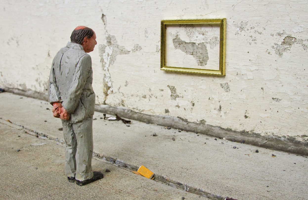 nie zauważyliście małych ludzi. Isaac Cordal, praca 8.