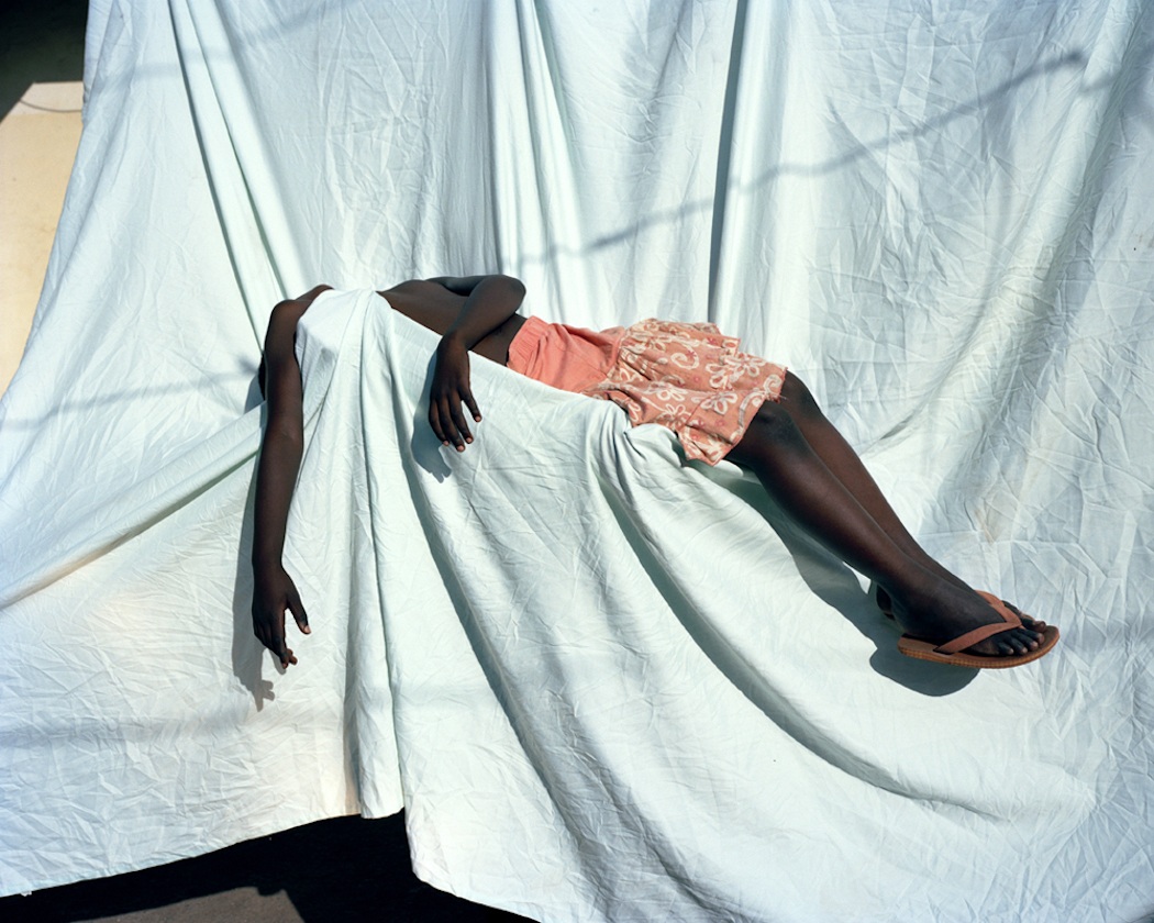 ciało łamie światło. Viviane Sassen, praca 2.