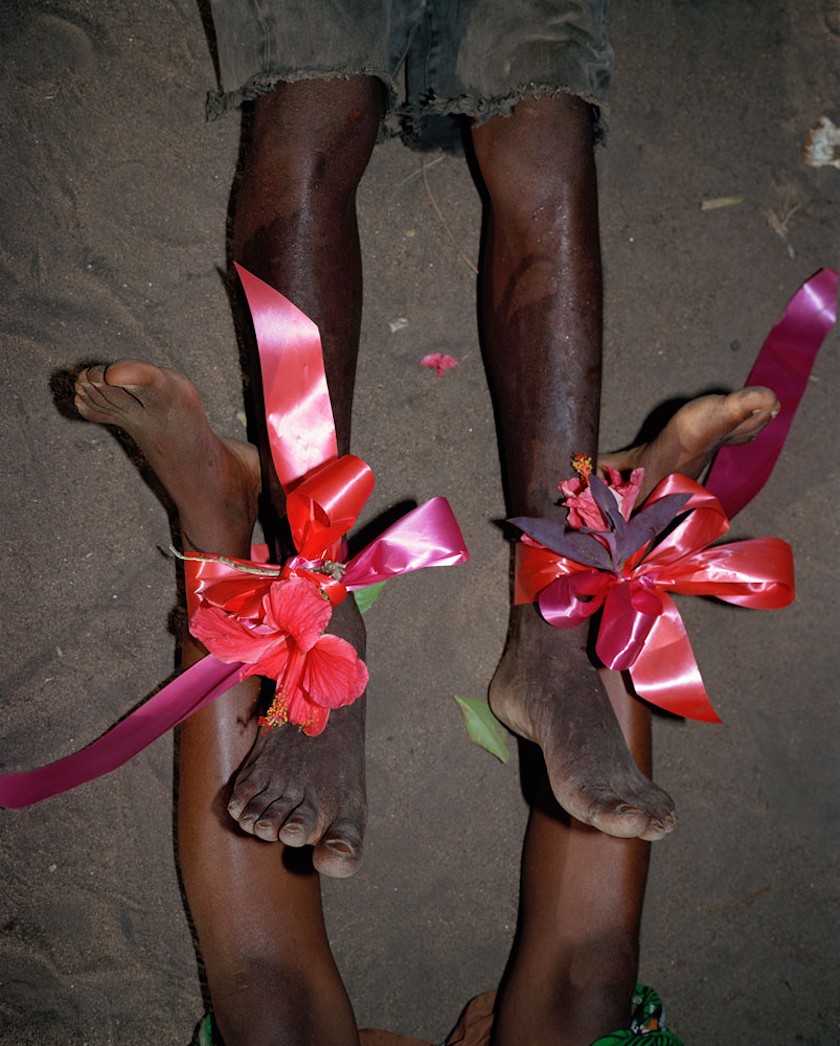 ciało łamie światło. Viviane Sassen, praca 5.