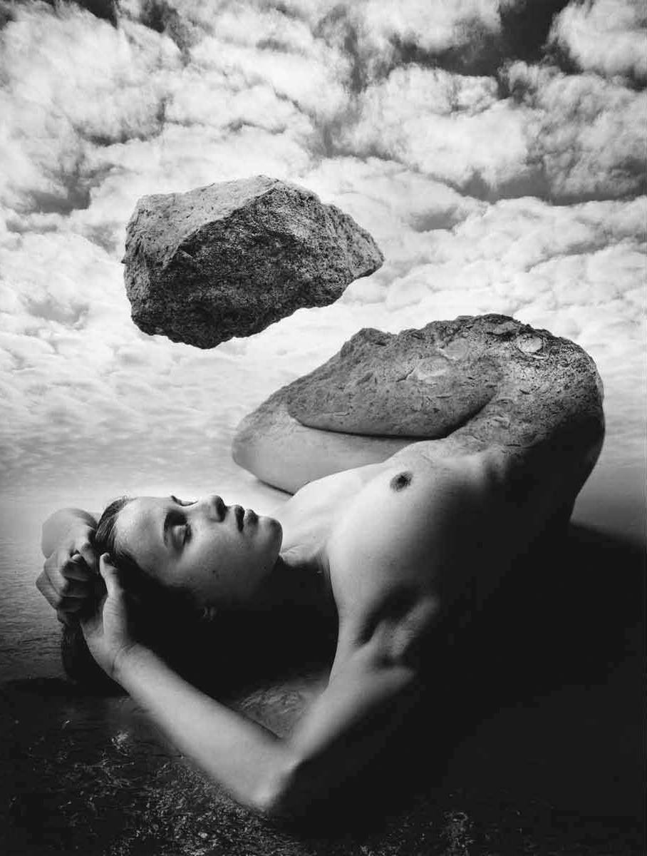 w ciemni połączyły się dwa światy. Jerry Uelsmann, praca 2.
