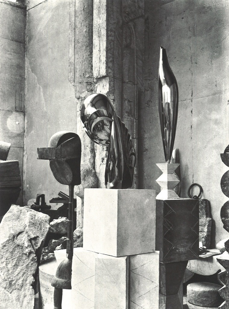 został sam kształt ciszy. Constantin Brâncuși, praca 10.