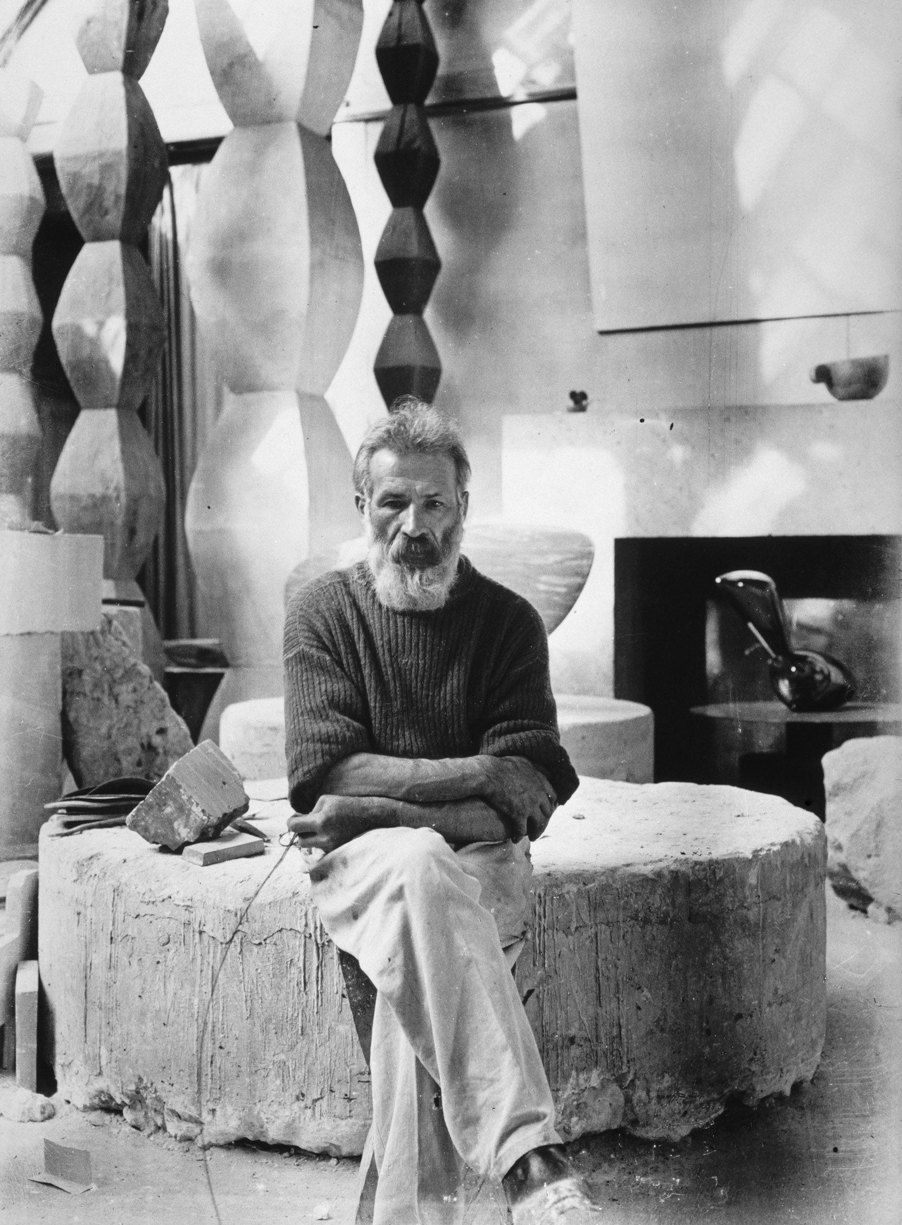 został sam kształt ciszy. Constantin Brâncuși, praca 1.