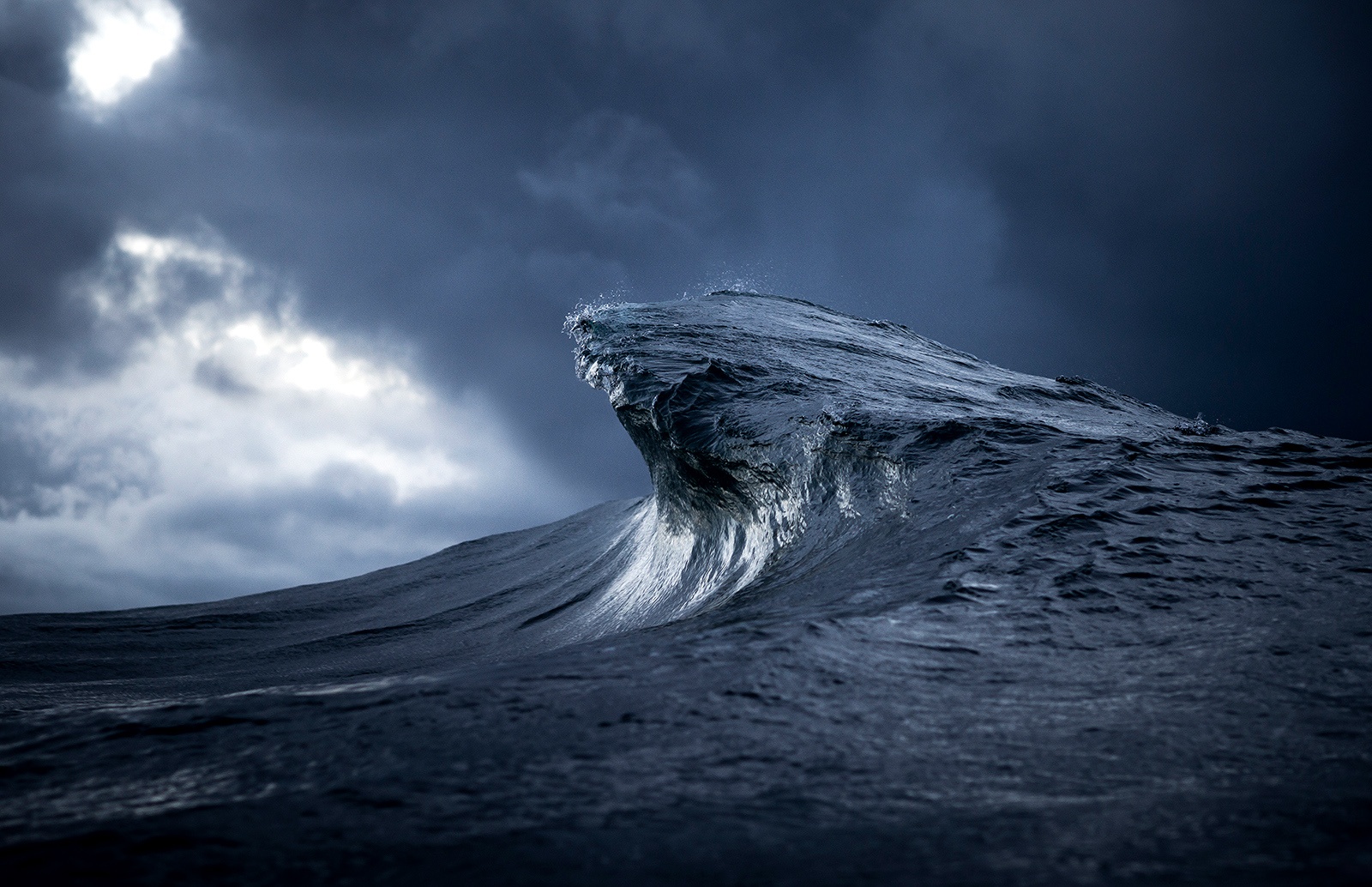 morze zatrzymało oddech. Ray Collins, praca 2.