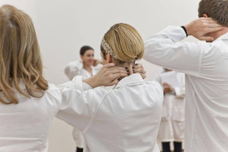zostań tu przez chwilę. Marina Abramović, praca 8.