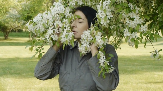 zostań tu przez chwilę. Marina Abramović, praca 1.