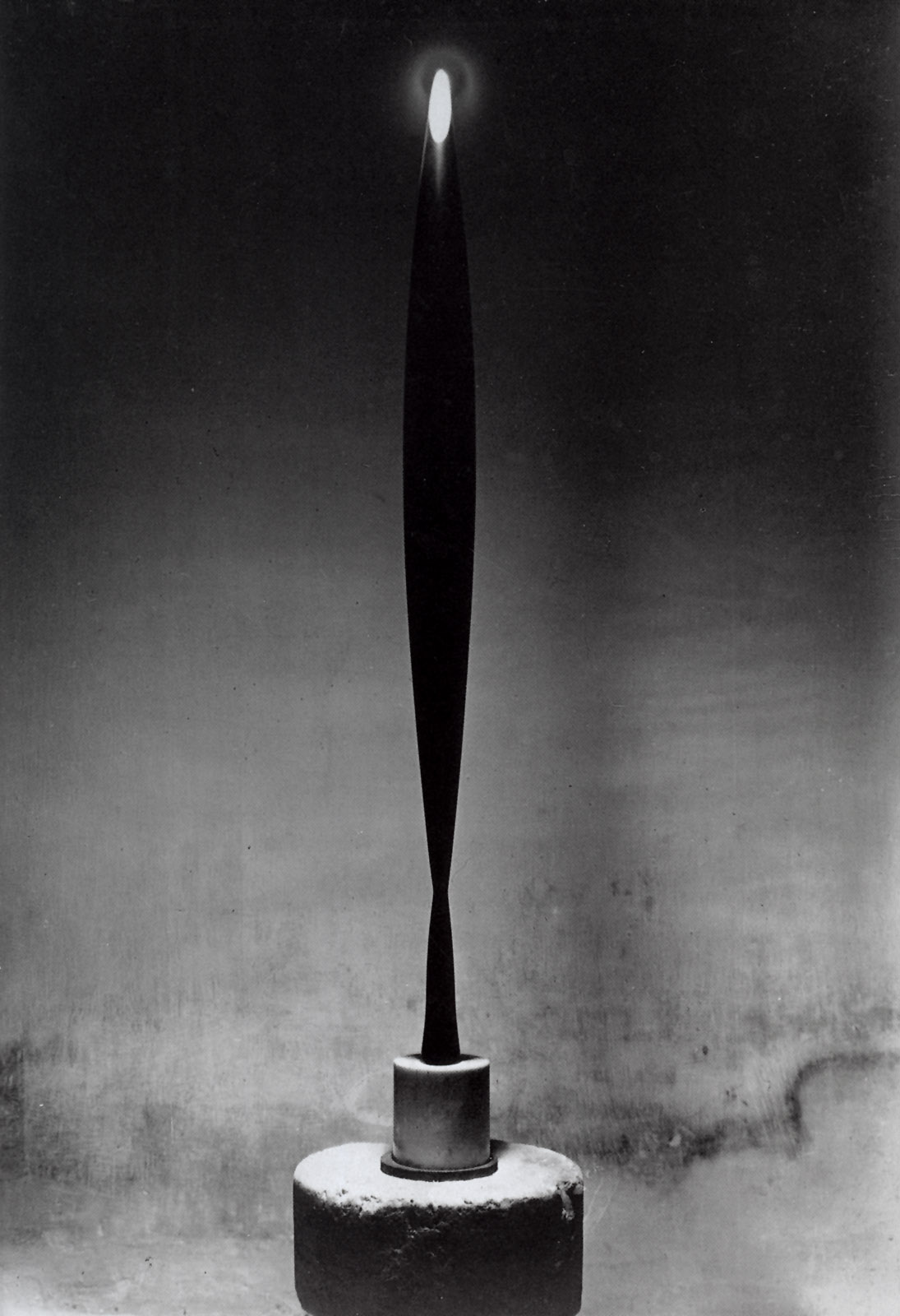 został sam kształt ciszy. Constantin Brâncuși, praca 8.