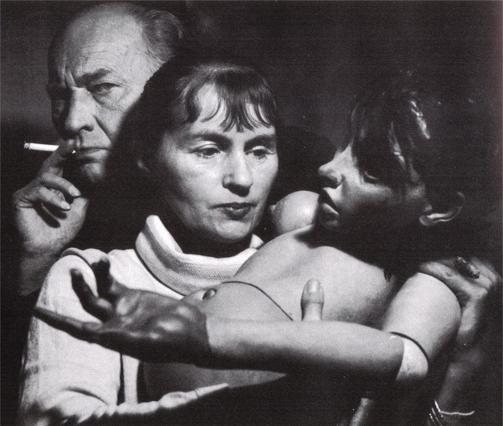 lalka nie chce leżeć spokojnie. Hans Bellmer, praca 1.